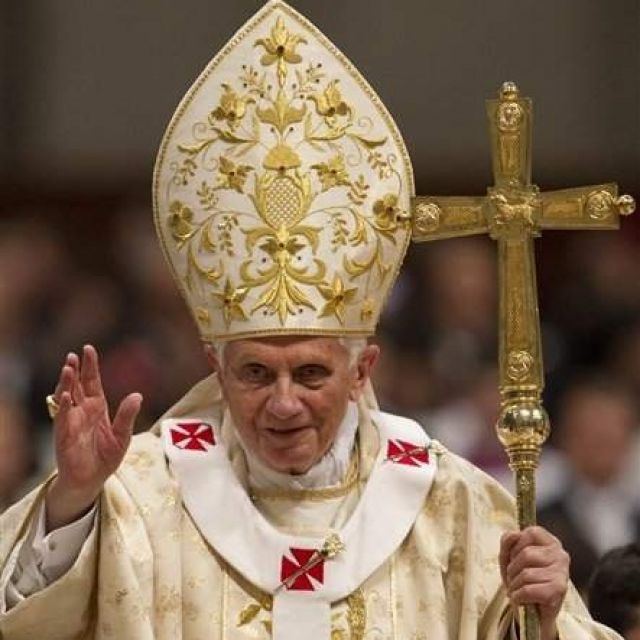 Pope to ‘the city and the world’: God extends his hand to hurting humanity