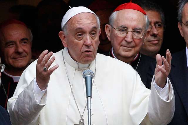 Pope: Corruption is easiest 'sin at fingertips' of anyone with power