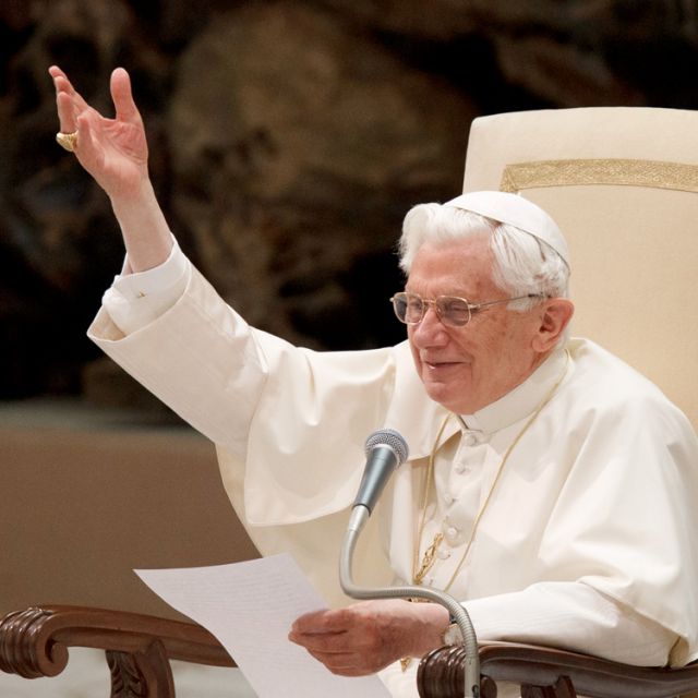 Pope says no future without children, urges support for large families 