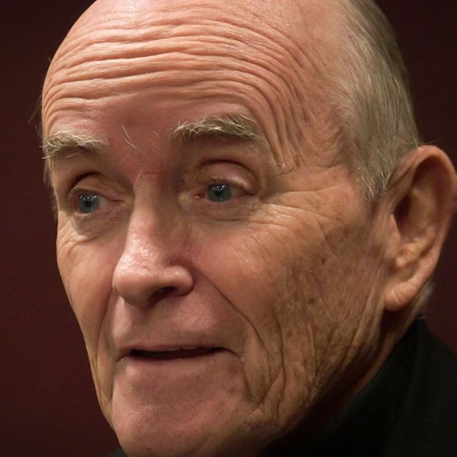 Fr. Andrew Greeley, sociologist and best-selling author, dies at 85 