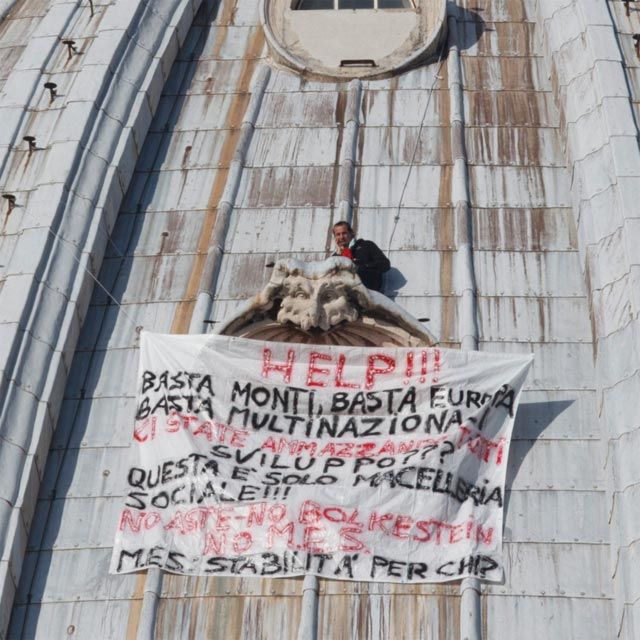 Man protesting government economic policies climbs St. Peter's dome 