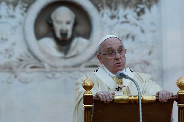 Praying for the dead, pope asks special prayers for victims of war