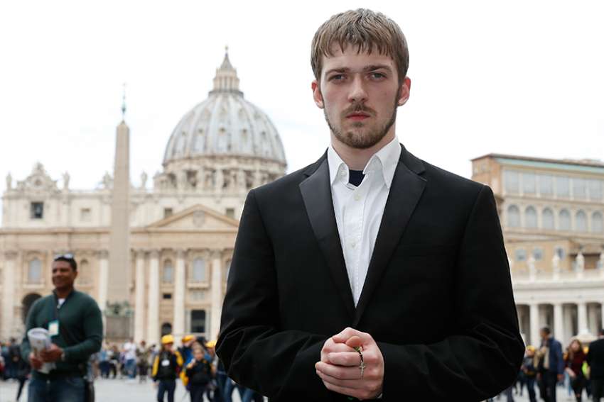 Father of Alfie Evans meets Pope, begs for help to save his son