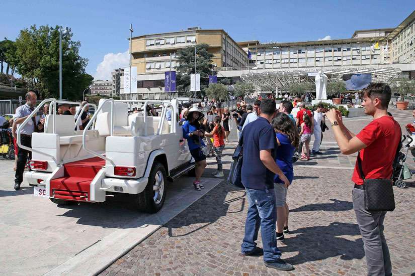 Pope to ride in open vehicles during trip to Philippines