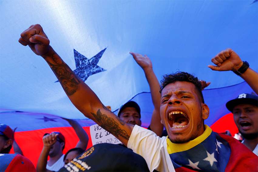 Protests intensify along Venezuelan borders