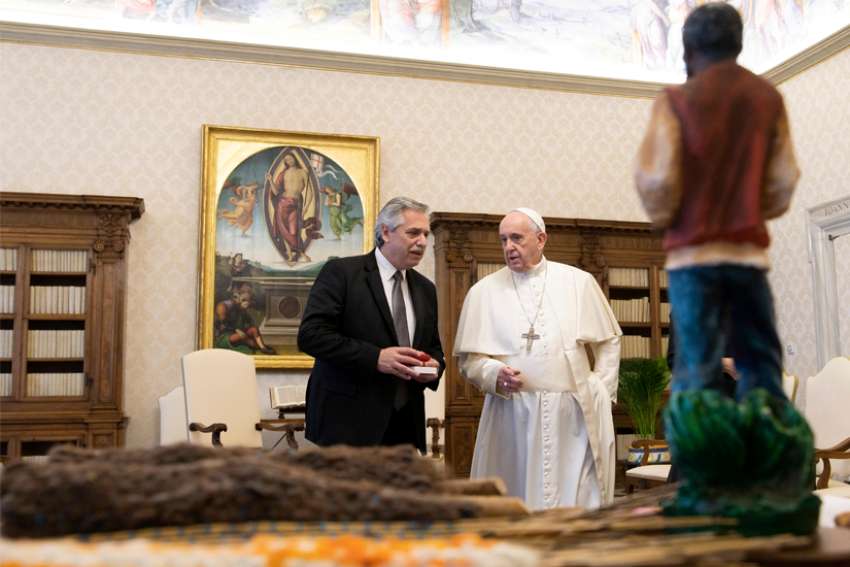 Pope Francis meets with president of Argentina; no news of papal home visit