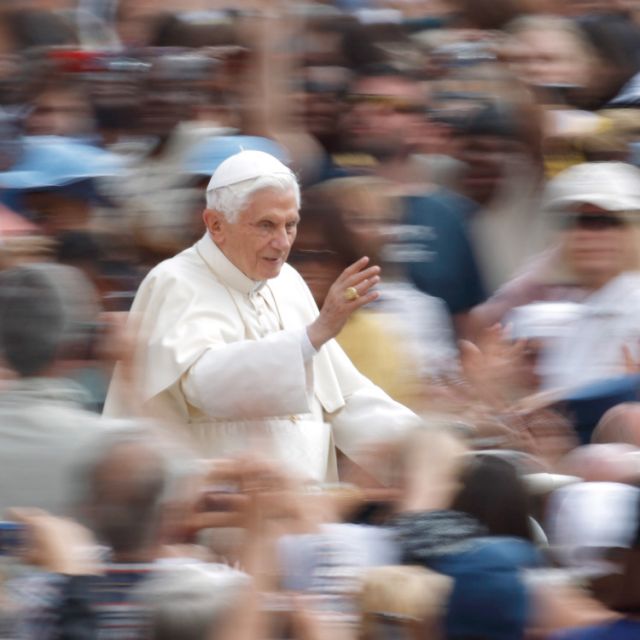 At audience, Pope says work should help, not hinder, family life 