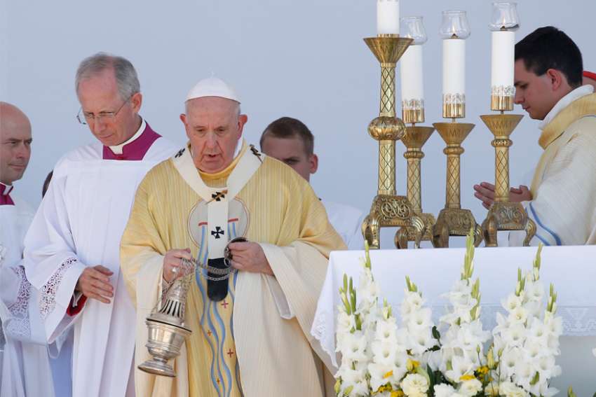 Eucharist heals from idolatry of 'self,' Pope Francis says at Mass in Budapest