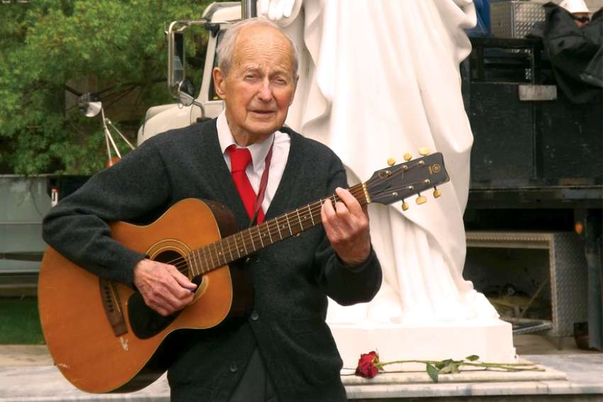 Linton, 93, has been playing music in hospitals for over 30 years