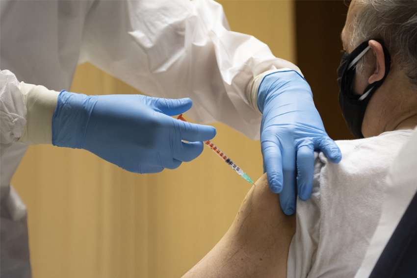 Vatican mandates COVID vaccine for employees