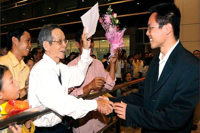 Vietnamese family reunites after decades