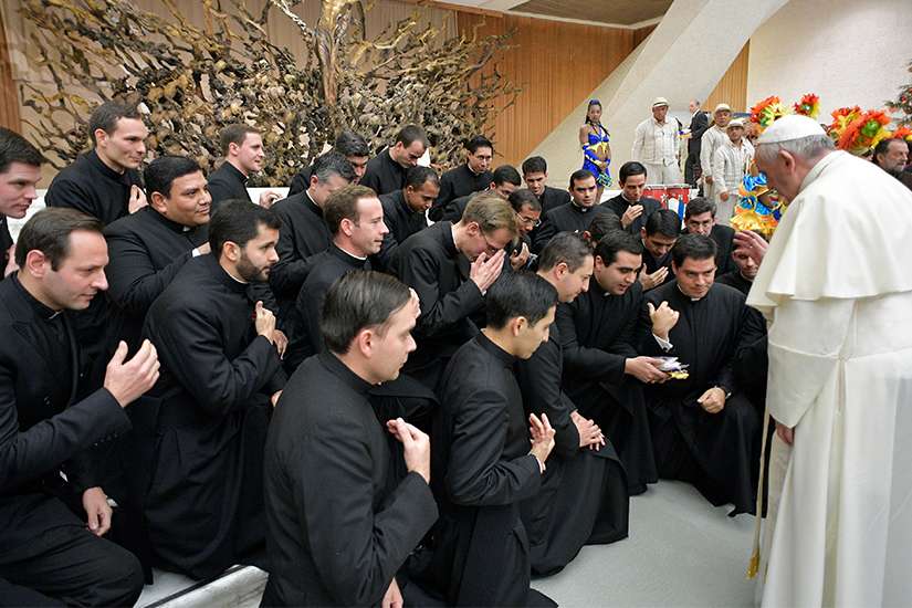 Pastors who lead double lives wound the Church, Pope says