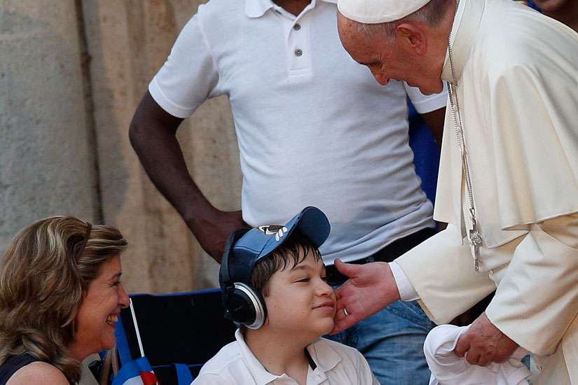 Pope urges Cuba's youths, consecrated people to love and hope