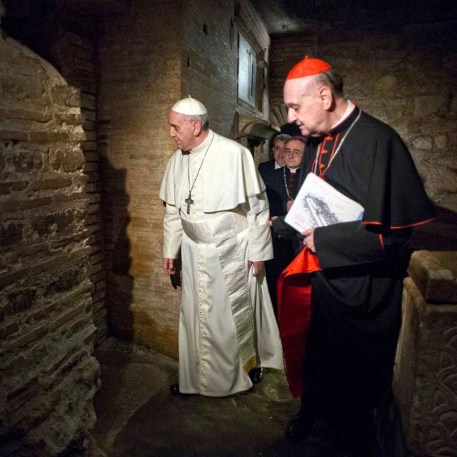 Pope recites St. Peter's Gospel professions of faith at apostle's tomb