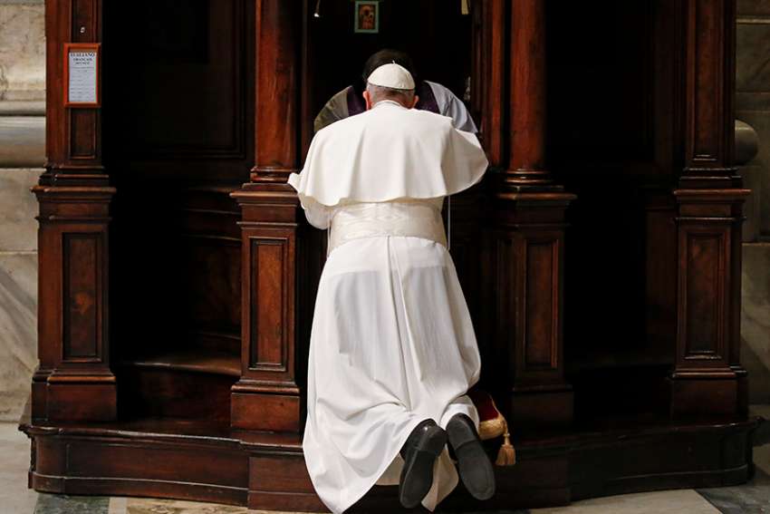 Confessors should seek to bring penitents closer to Jesus, Pope says