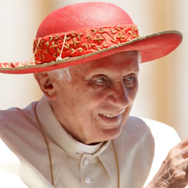 Sundays must be a day of rest dedicated to God, family, Pope says 