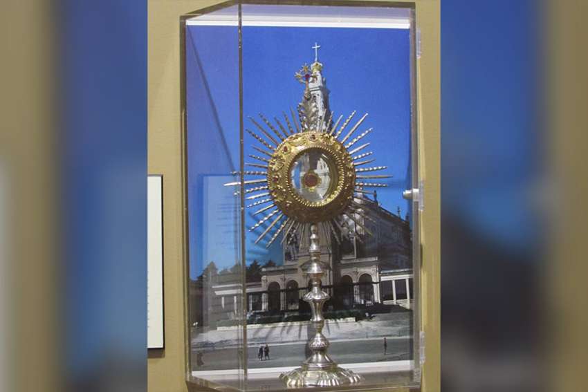Fatima saints' relics installed in Portuguese church in Victoria