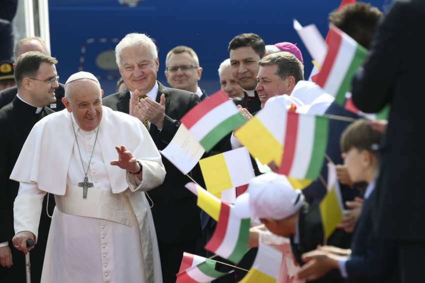 Pope Francis arrives in Hungary preaching cooperation, welcome