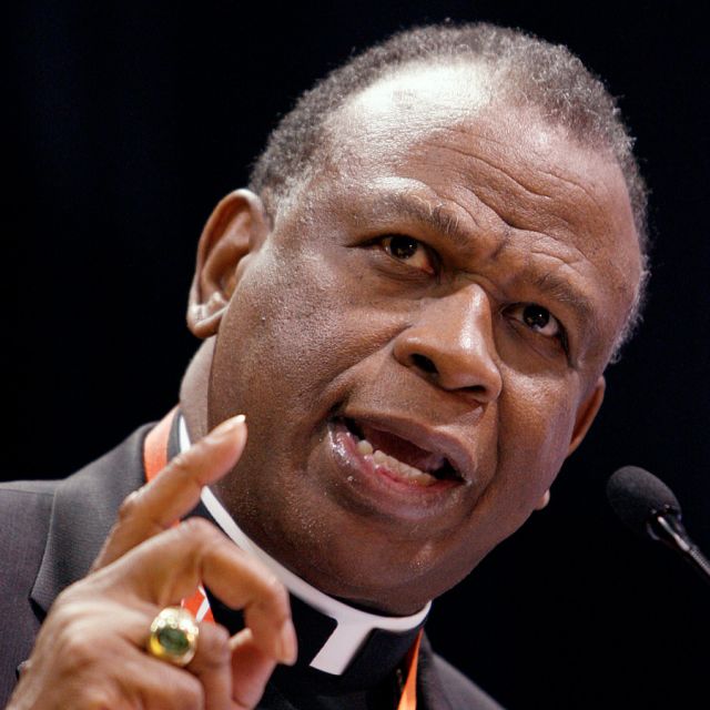 Illinois Bishop says he didn't 'fire' priest but had to correct bad Mass wording 