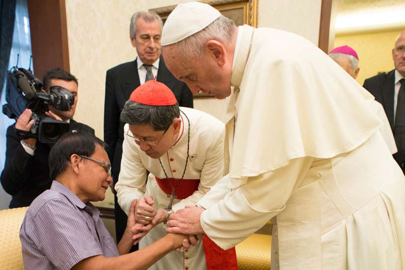 Pope meets with father, uncle of CRS worker killed in Philippines