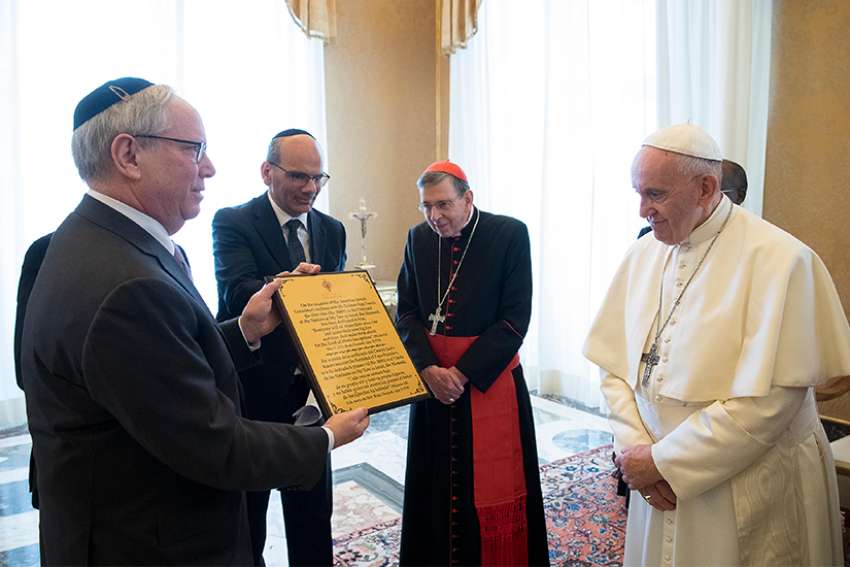 Christians and Jews must join to fight hatred, promote women, Pope Francis says