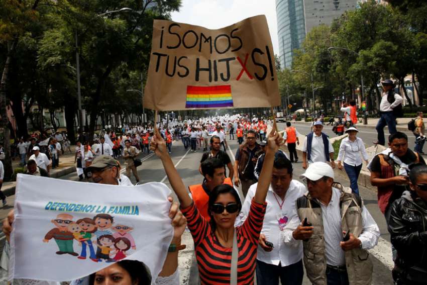 Mexican congressional committee votes against same-sex marriage plan