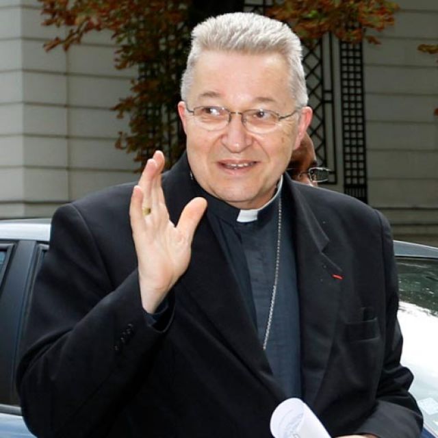 French bishops back plans for rally against same-sex marriage bill 