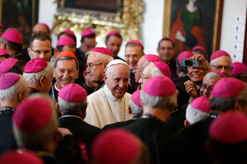 Pope urges bishops to contribute to peace as pastors, not politicians