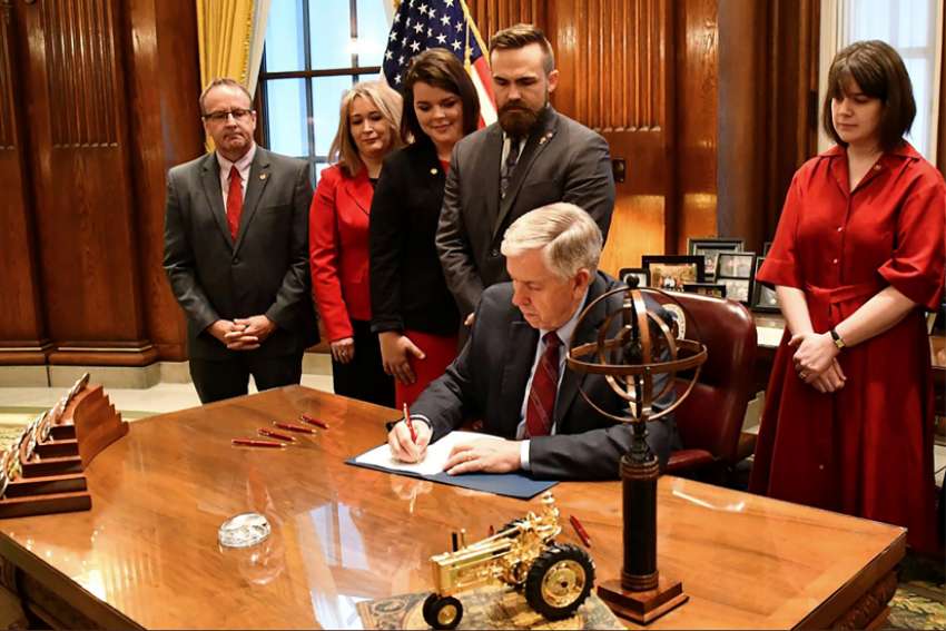 Missouri governor signs new bill to ban abortions