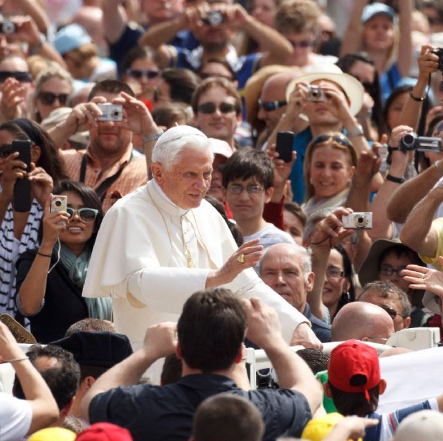 Vatican estimates 2.5 million saw pope at Vatican in 2011 
