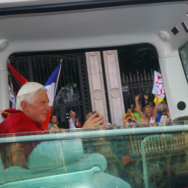Here comes the Pope