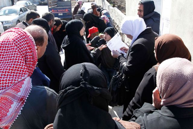Syrians fleeing to Jordan say Homs residents starving from lack of food 