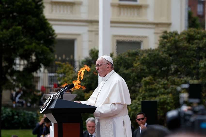 Pursue peace through social inclusion, Pope tells Colombian officials