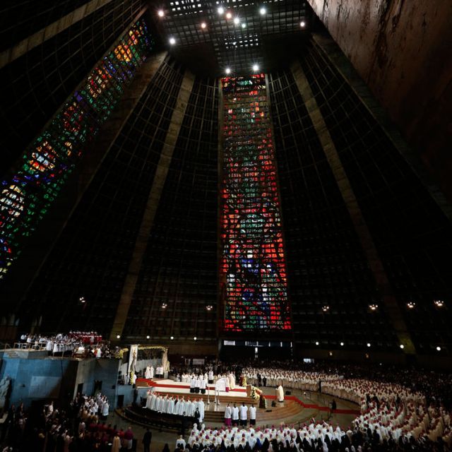 Pope tells bishops, other ministers fidelity is key to evangelization 