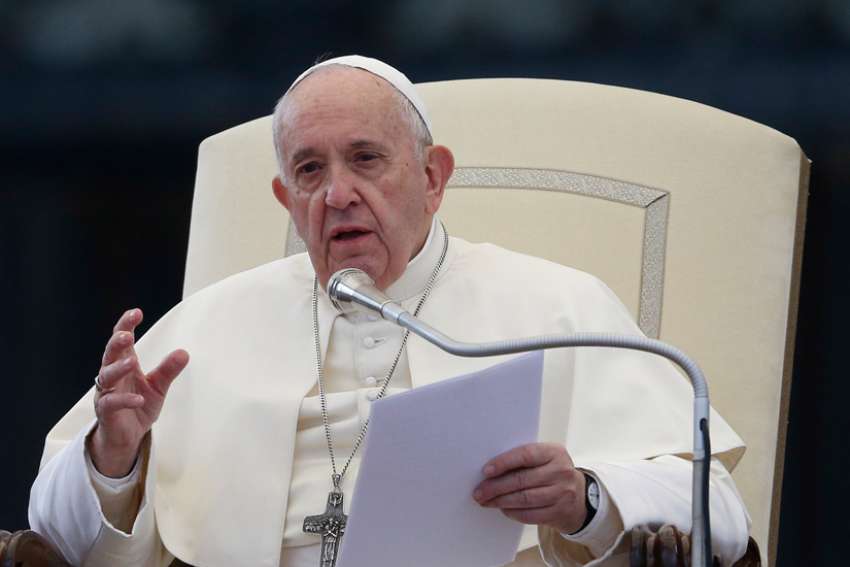 Pope Francis denounces increasing violence against Jewish people