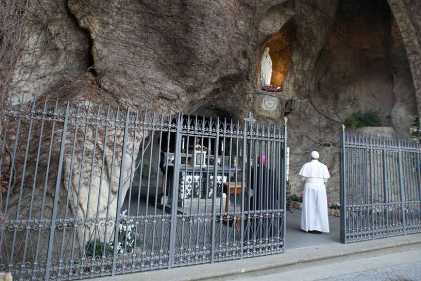 Pope Francis to lead world shrines in rosary prayer for pandemic