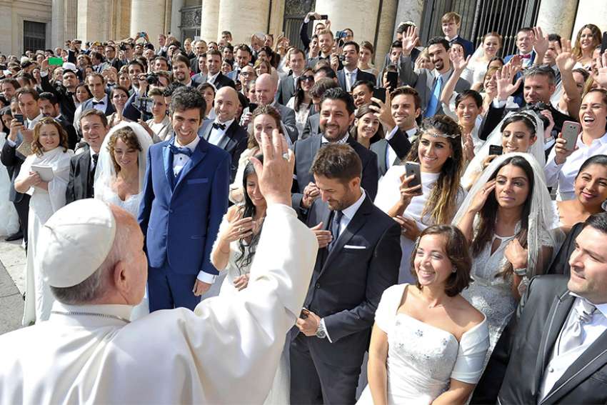 Young people need well-formed consciences for marriage, Pope says