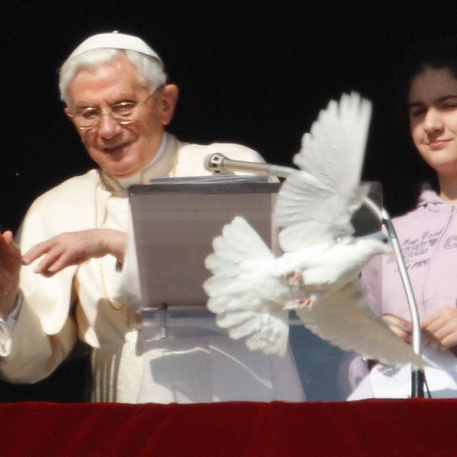 Pope marks Holocaust Remembrance Day, calls for end to hatred 