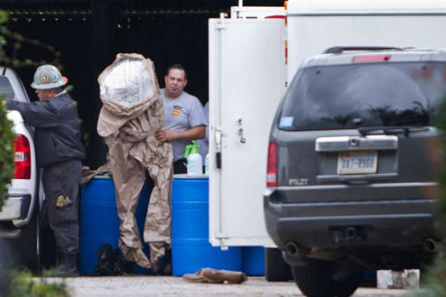 Ebola prompts hands-off Mass in Fort Worth, Texas