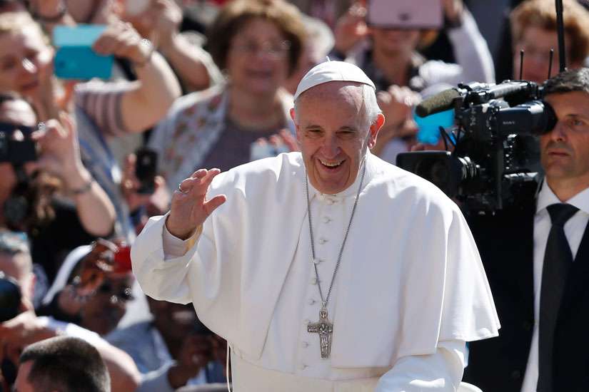To ignore the poor is to despise God, pope says at general audience