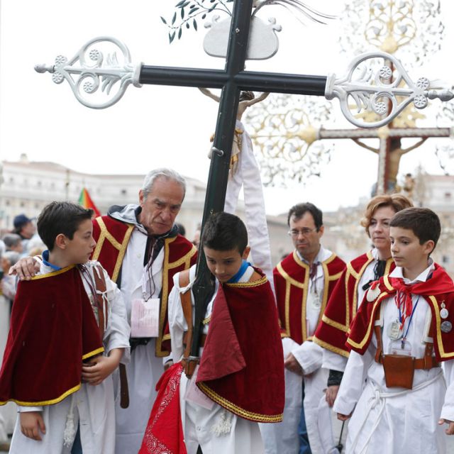 Pope celebrates diversity of popular piety, unity of church 