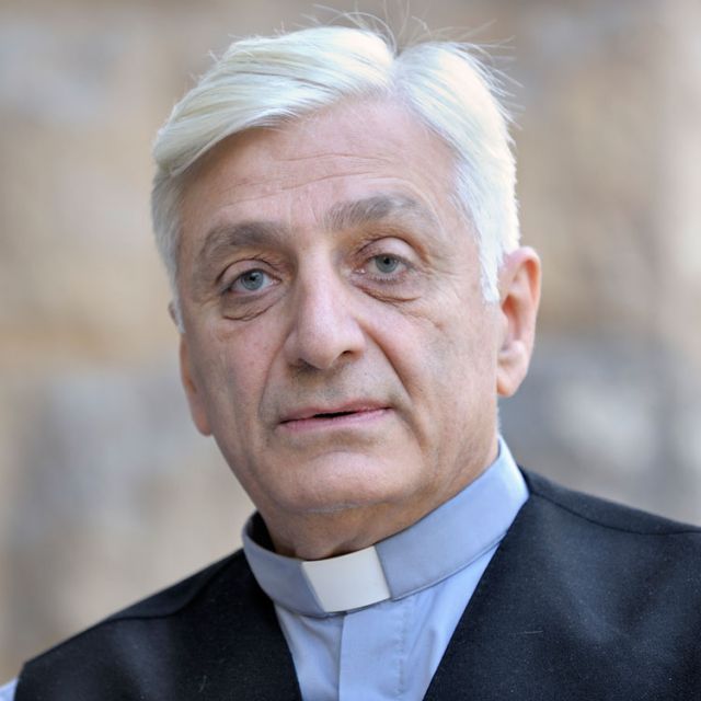Syrian bishop says war saddens him, but he does not despair