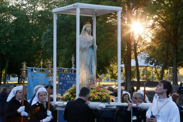 After Pope's condemnation of mafia, Italian bishop bans processions