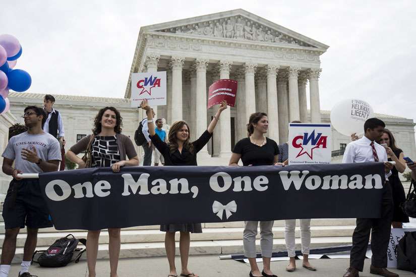 Gay marriage goes coast to coast in U.S.