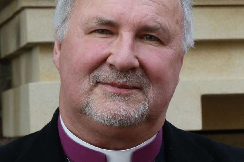 Anglican Bishop, former chaplain to Queen Elizabeth, to become Catholic