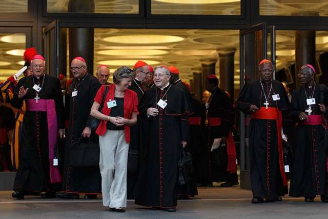 Synod of Bishops sends message of encouragement to traditional families