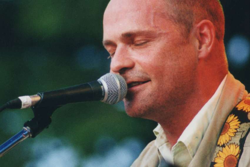 Rock star’s reconciliation legacy a hit