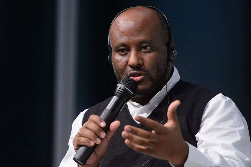 Nobel-nominated priest rescues African refugees from Mediterranean