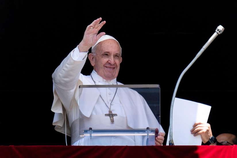 Angelus: Judge your own heart first