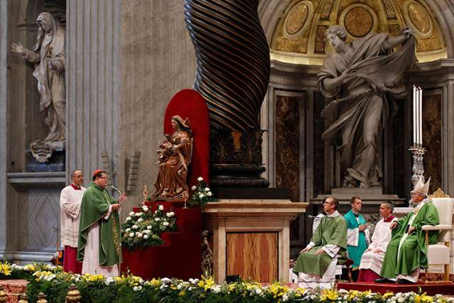 Missionaries help keep people, church healthy and holy, Pope says
